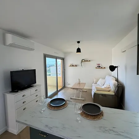 3-room In - Swimming Pool - Sea View *